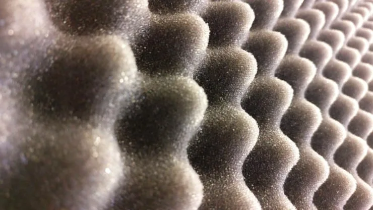 Reducing echo in a room using acoustic panels